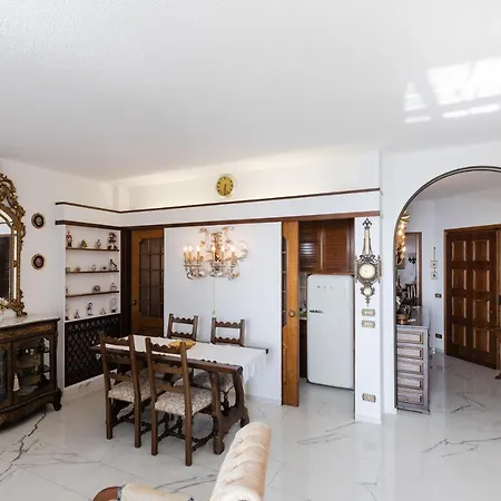 Apartament 116 - Casa Colorata Vista Mare, 500m Dalla - Parcheggio Privato Gratis Incluso
